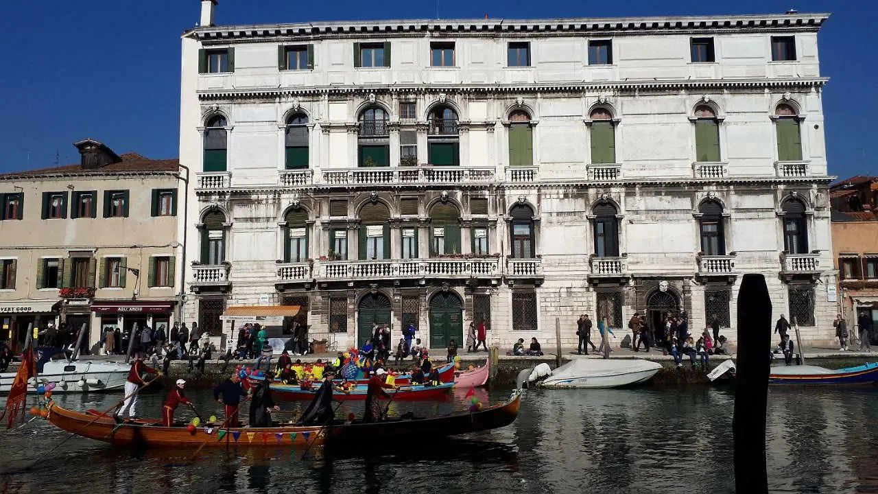 Rousseau'S Apartment Venedig